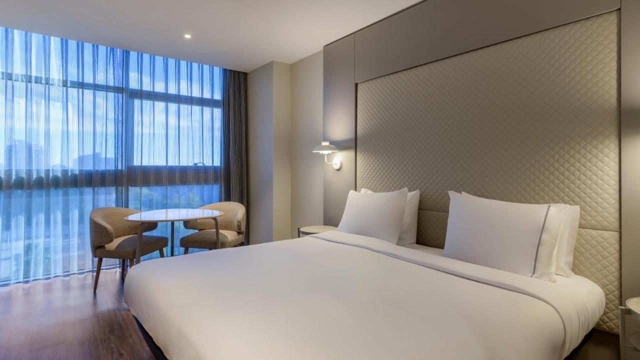 Ac Hotel Som By Marriott Оспиталет-де-Льобрегат Экстерьер фото