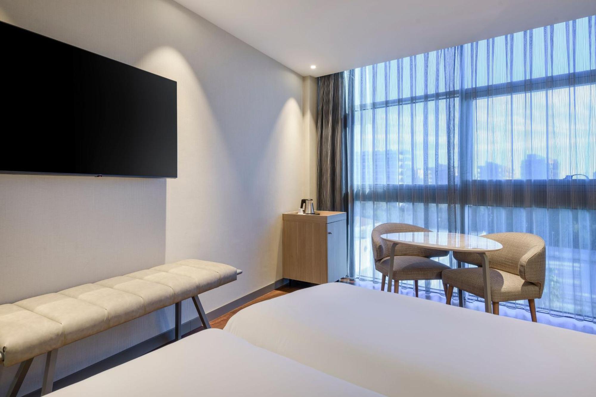Ac Hotel Som By Marriott Оспиталет-де-Льобрегат Экстерьер фото