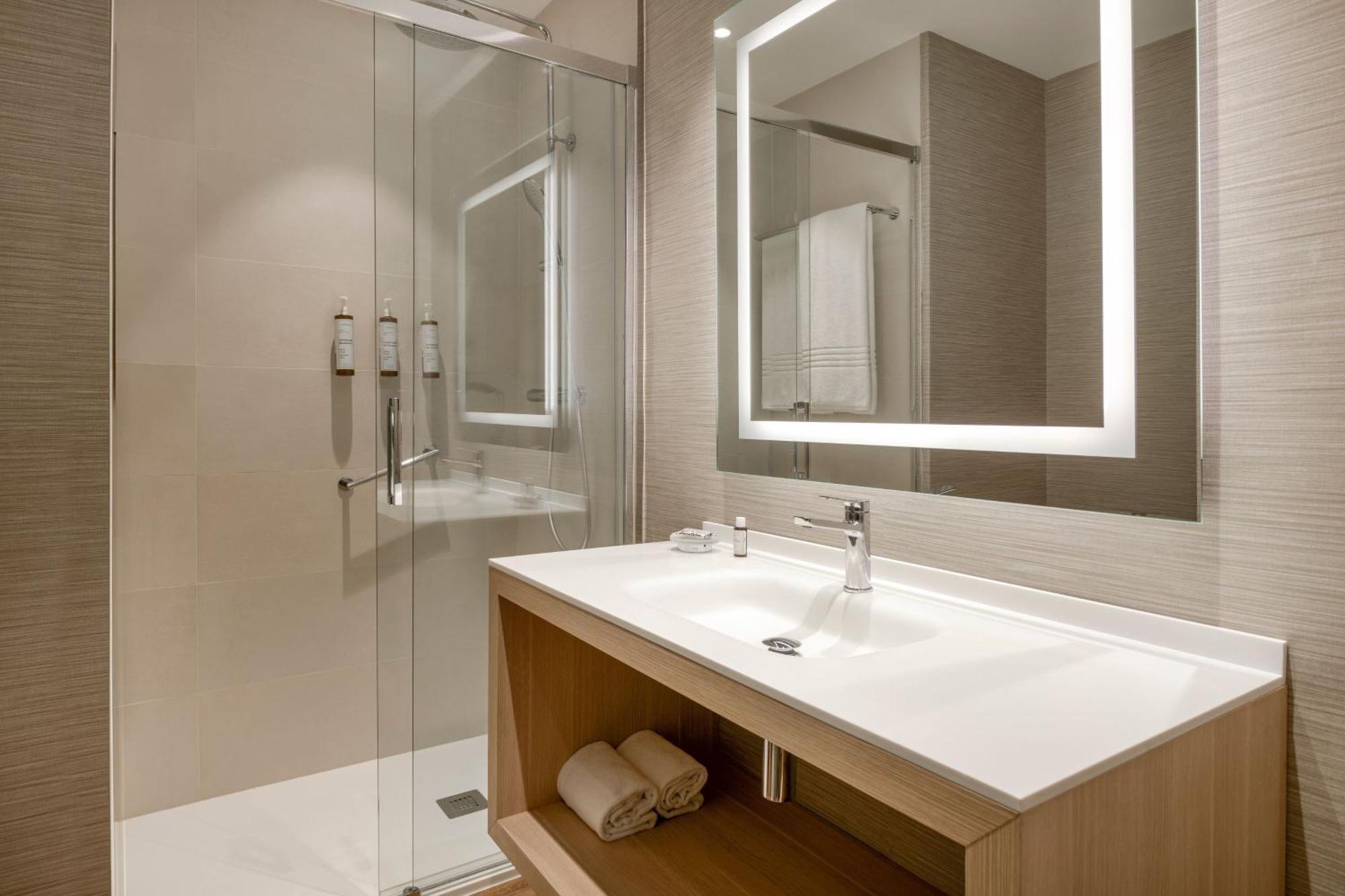 Ac Hotel Som By Marriott Оспиталет-де-Льобрегат Экстерьер фото