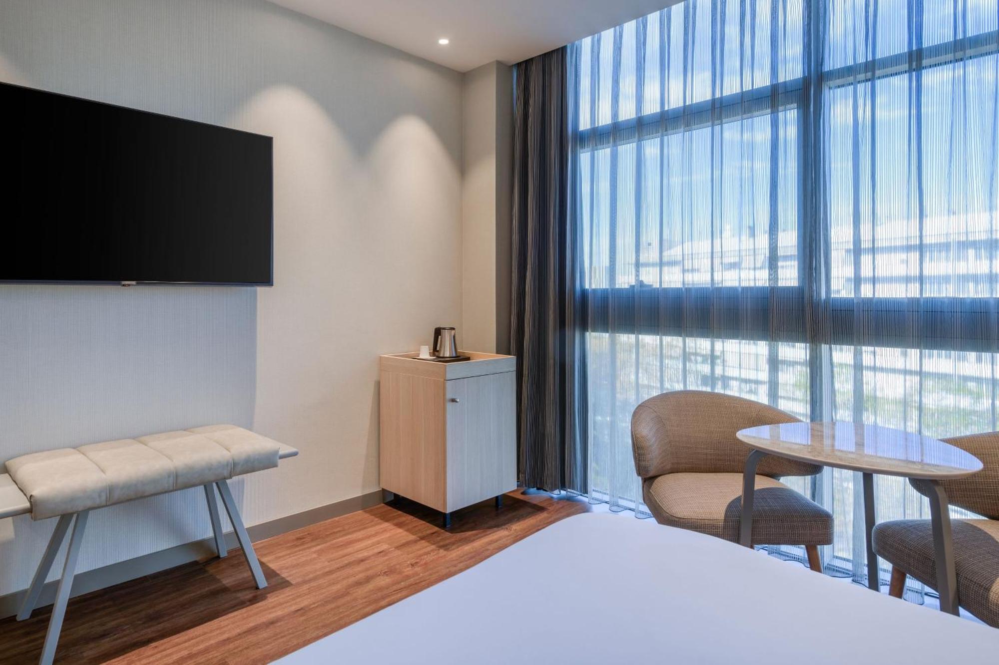 Ac Hotel Som By Marriott Оспиталет-де-Льобрегат Экстерьер фото