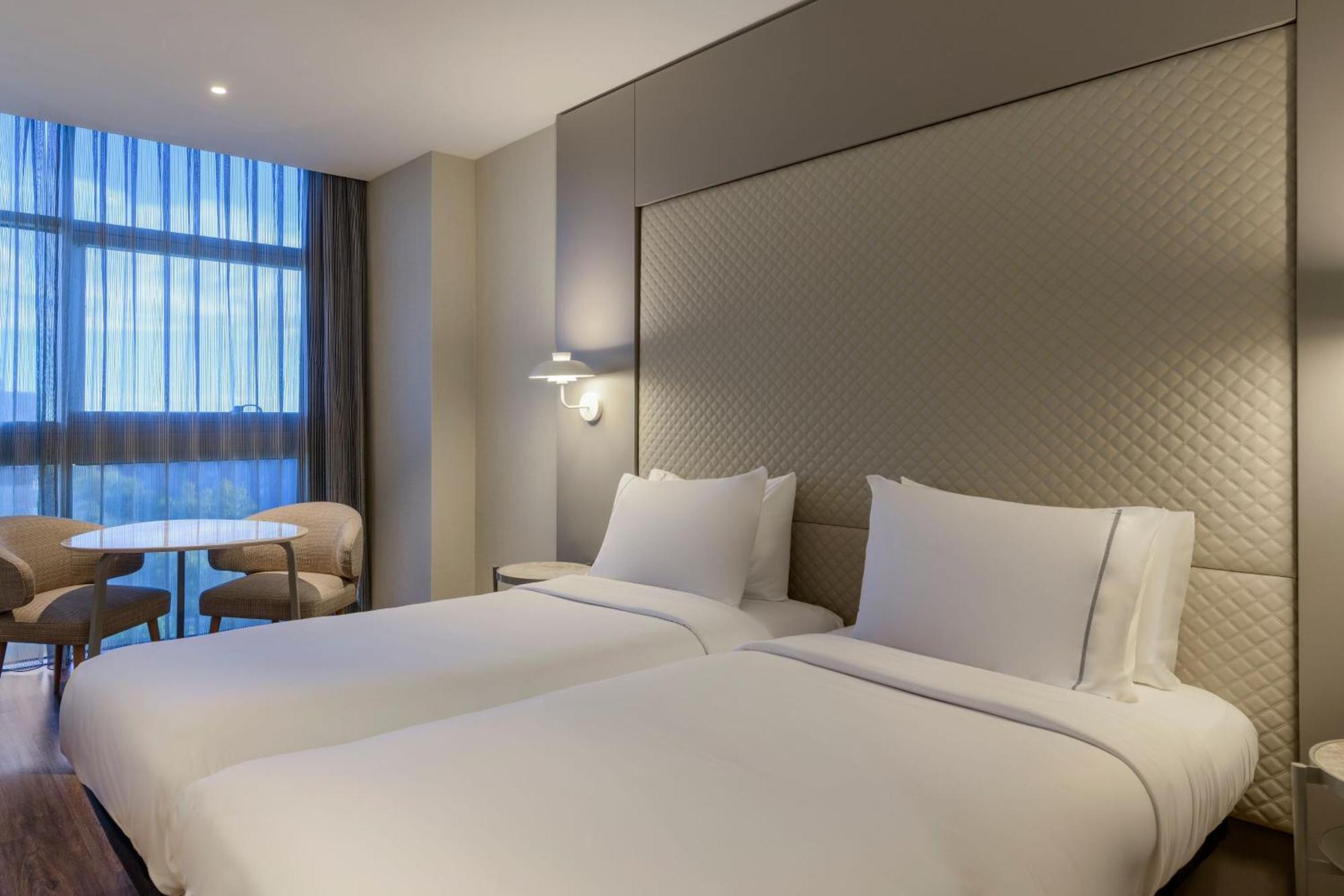 Ac Hotel Som By Marriott Оспиталет-де-Льобрегат Экстерьер фото