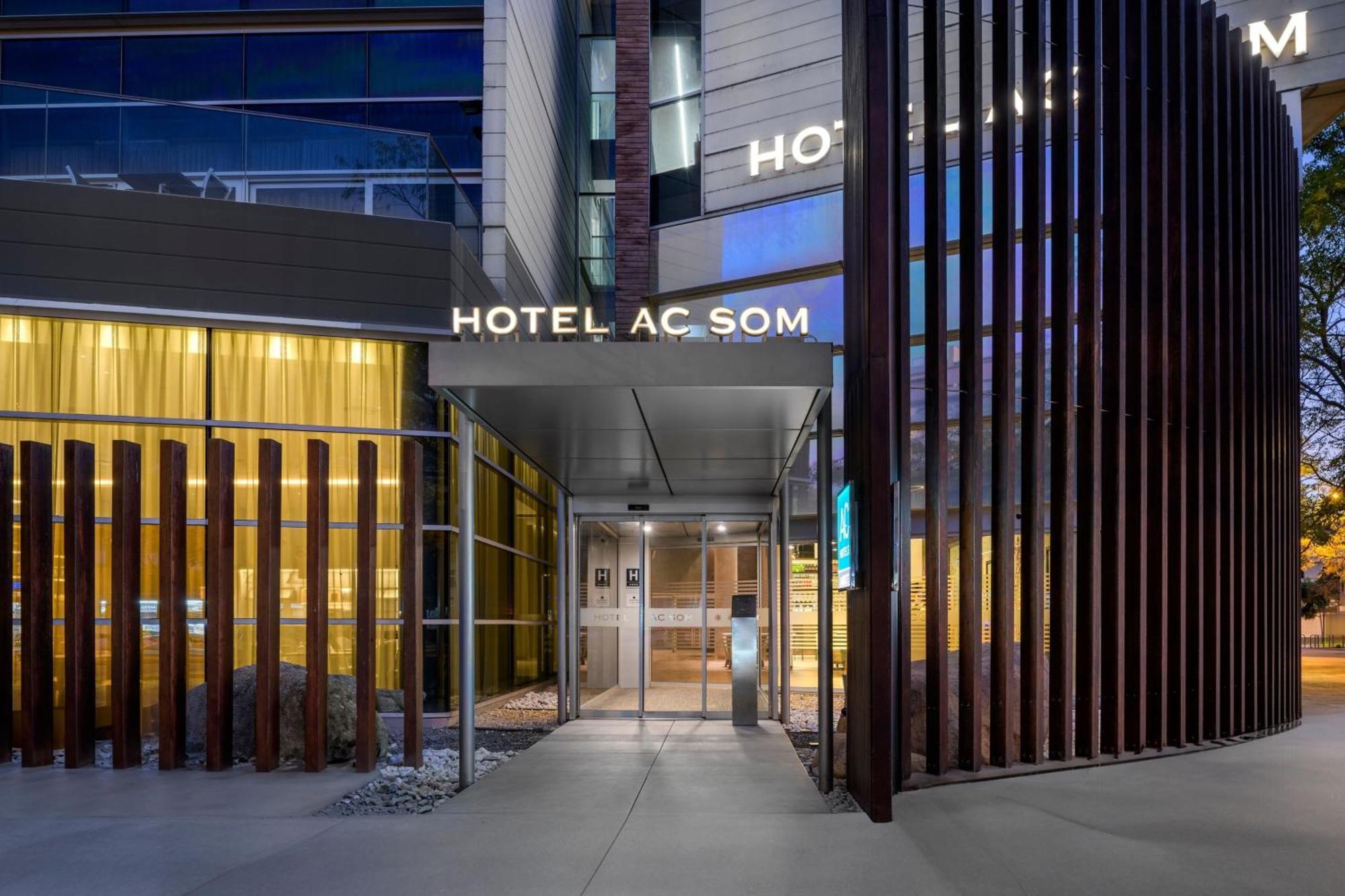 Ac Hotel Som By Marriott Оспиталет-де-Льобрегат Экстерьер фото