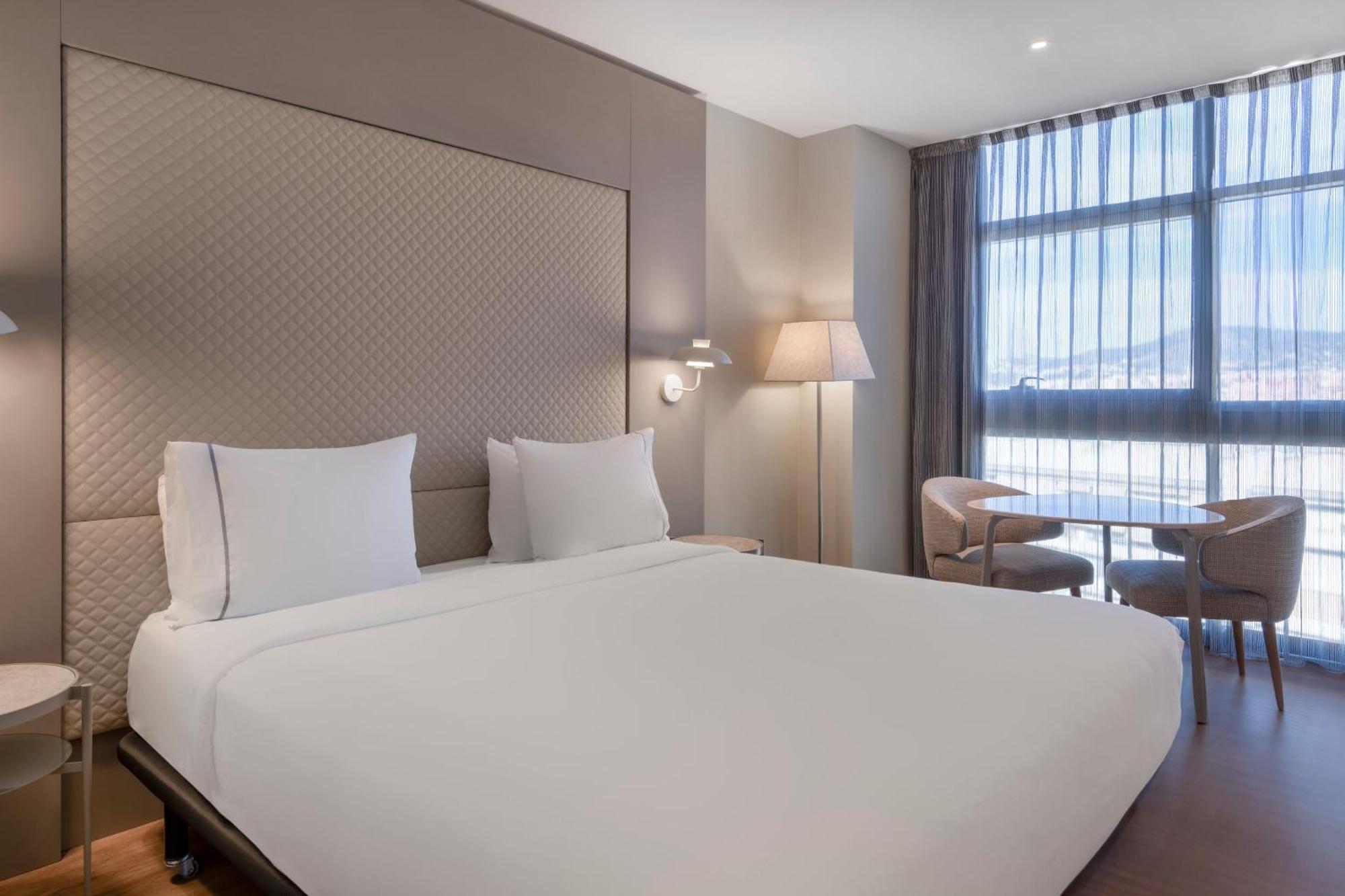 Ac Hotel Som By Marriott Оспиталет-де-Льобрегат Экстерьер фото