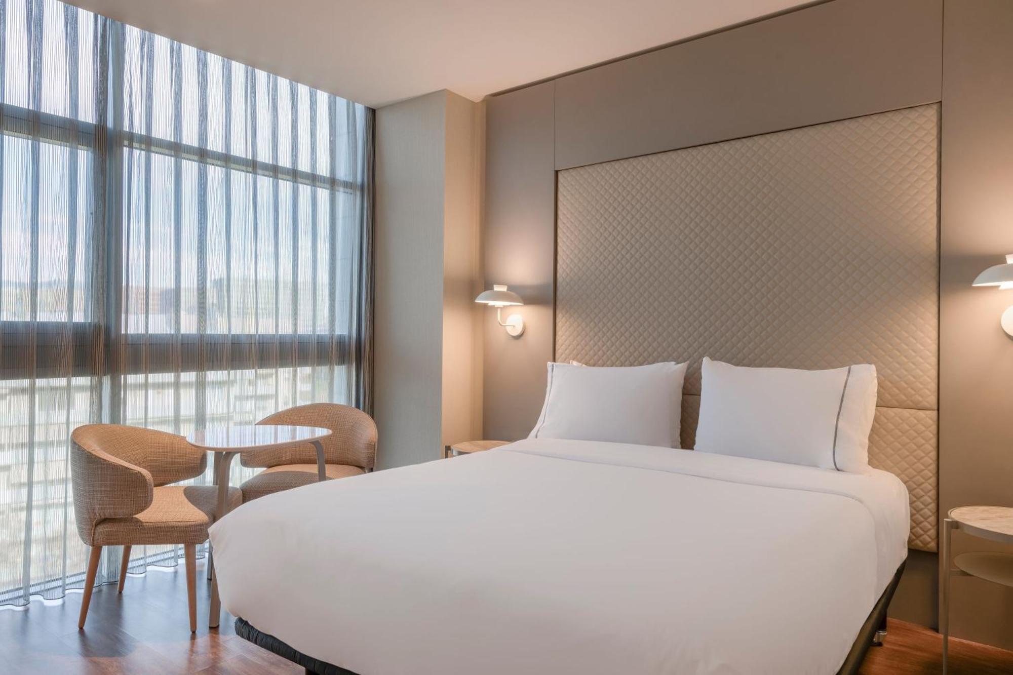 Ac Hotel Som By Marriott Оспиталет-де-Льобрегат Экстерьер фото