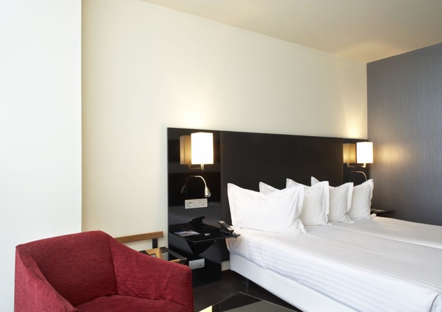 Ac Hotel Som By Marriott Оспиталет-де-Льобрегат Экстерьер фото