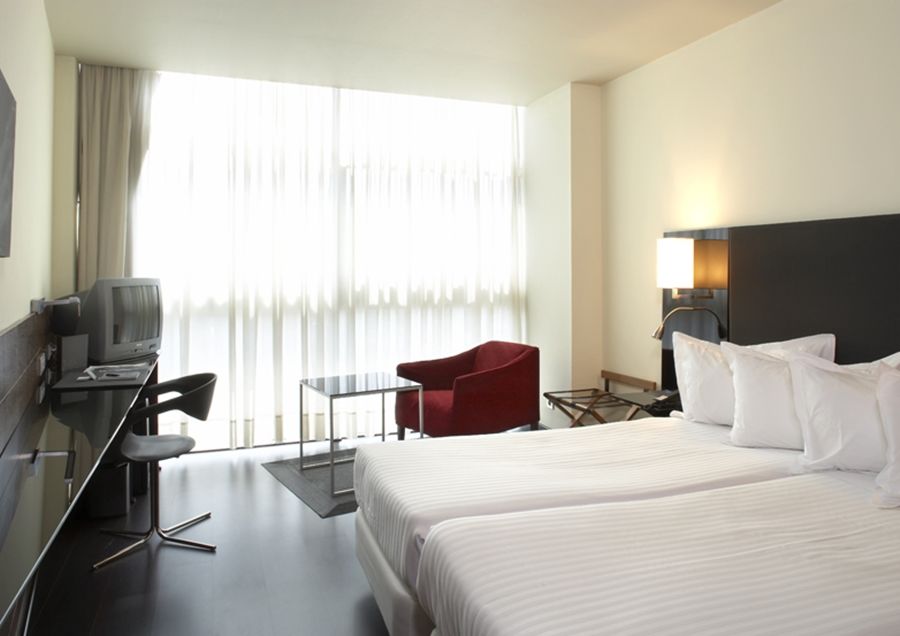 Ac Hotel Som By Marriott Оспиталет-де-Льобрегат Экстерьер фото